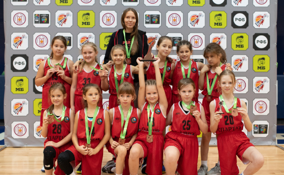 Девочки 2013 - бронзовые призеры турнира 